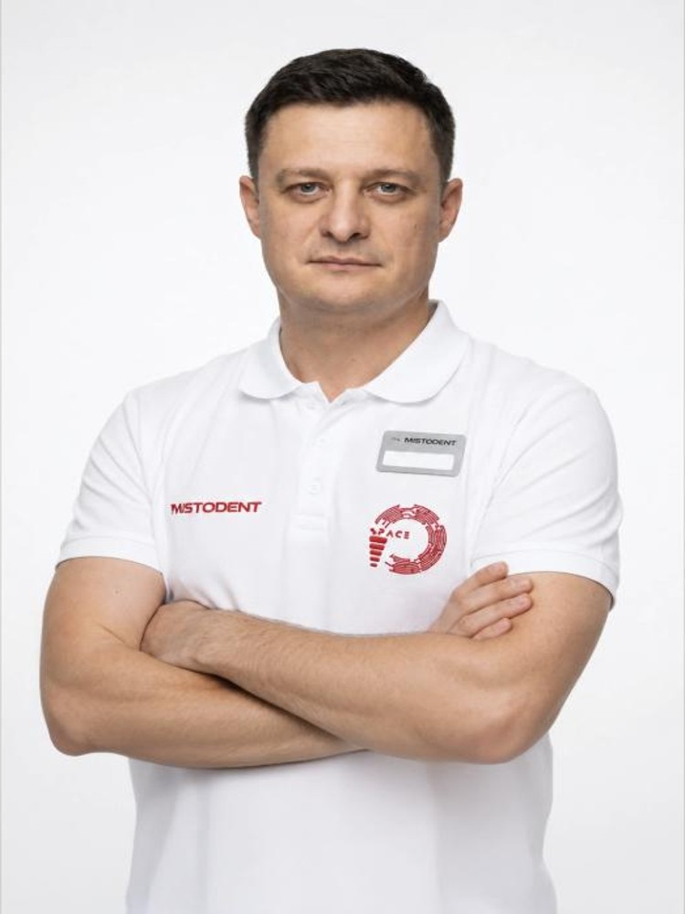 Роман Коцина, лікар хірург-імплантолог